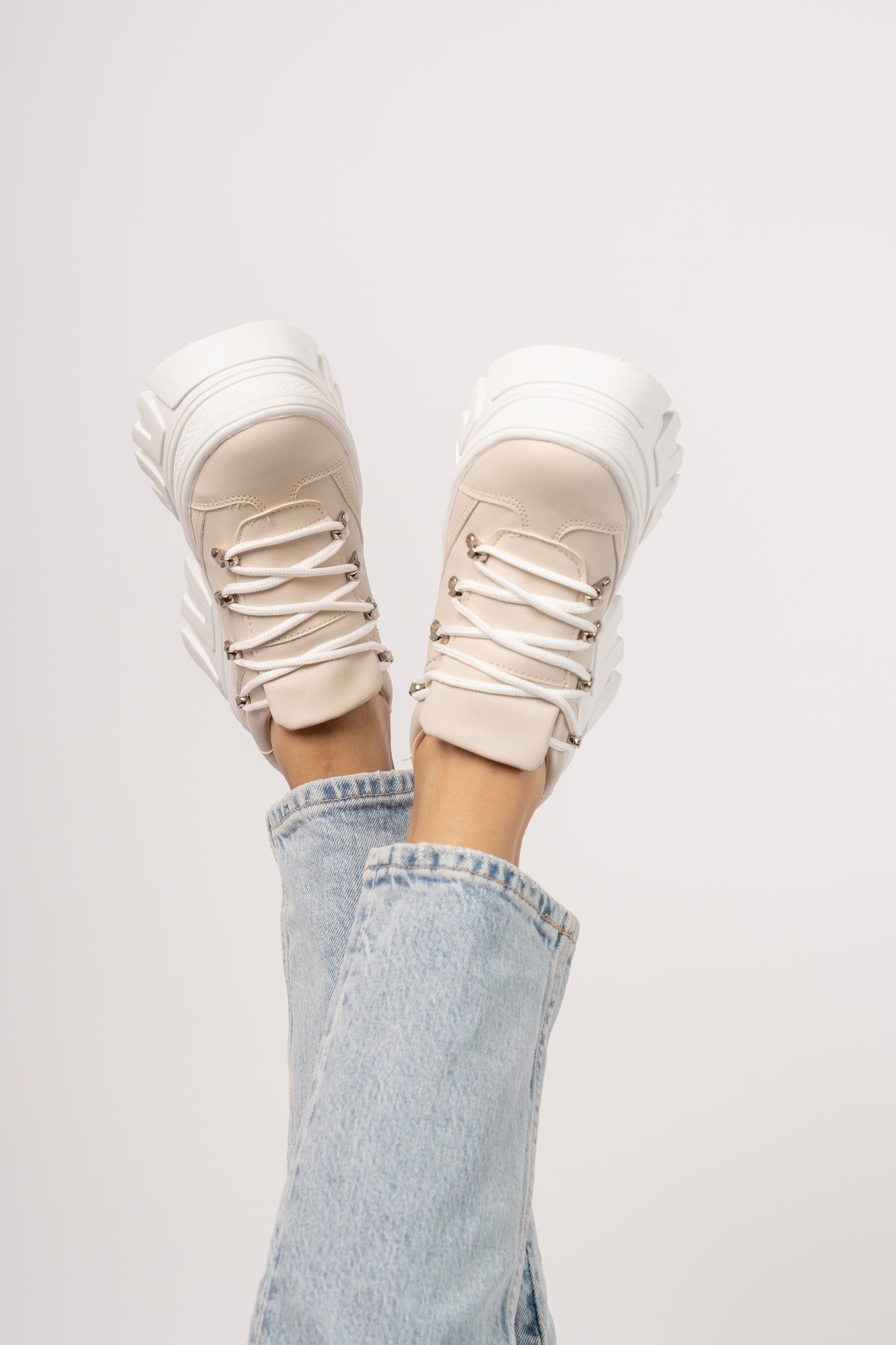 ZAPATILLA PLATAFORMA BRUNNA BEIGE
