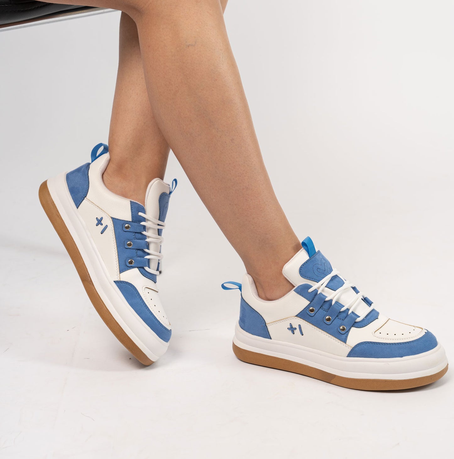 Zapatilla mujer KORI 830 celeste