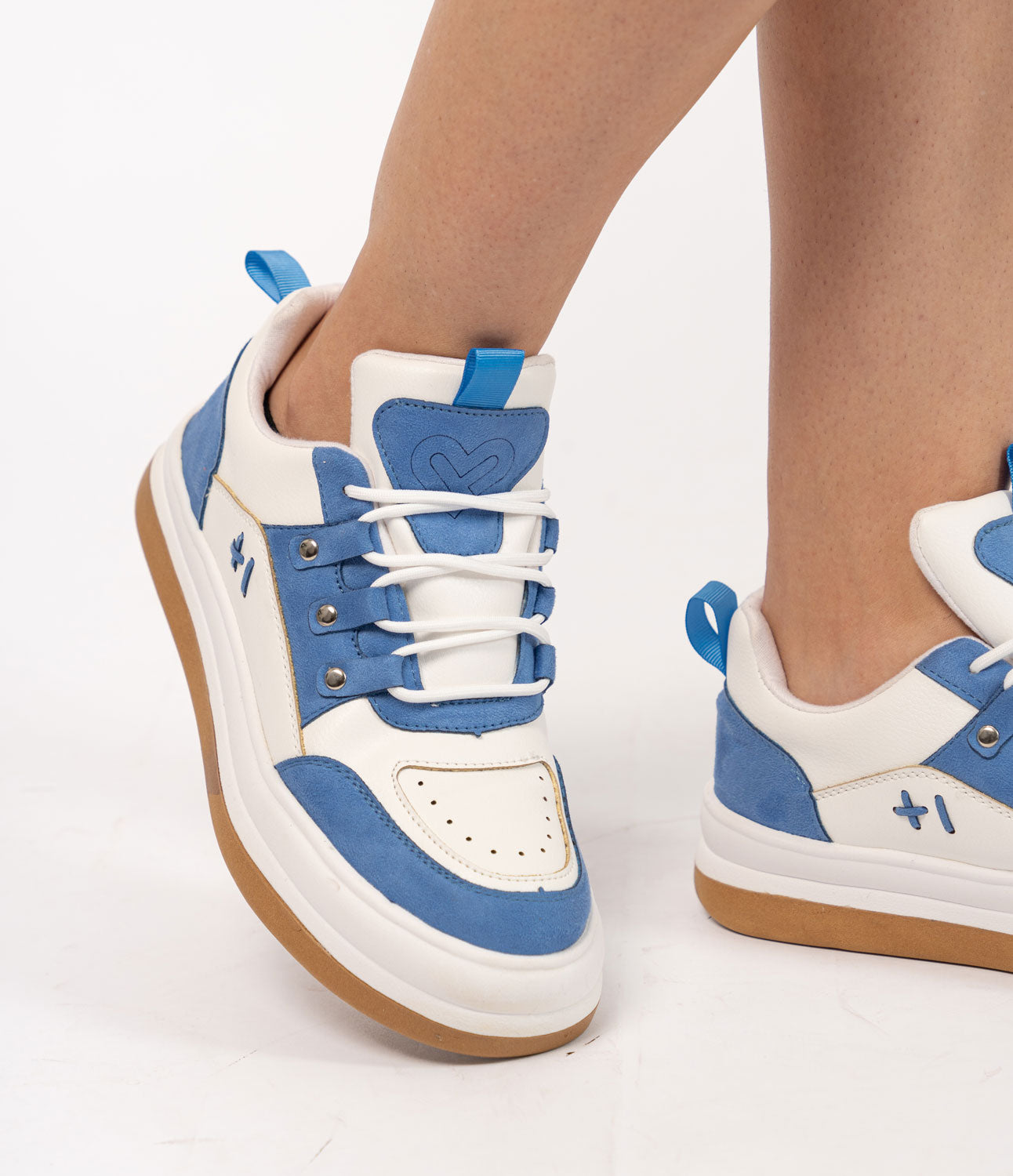 Zapatilla mujer KORI 830 celeste