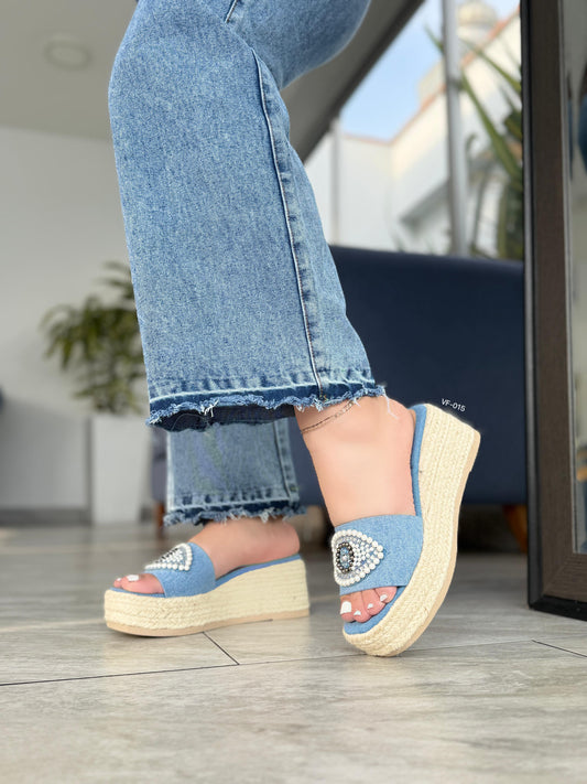 Sandalias Denim con Plataforma y Detalle de Ojo Turco